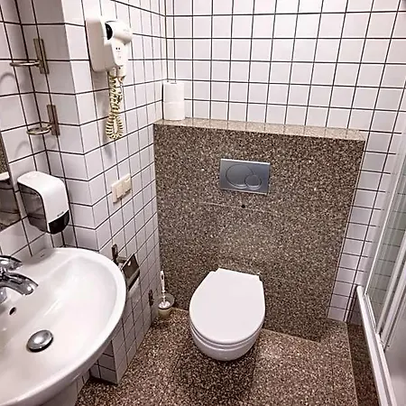 Uroczysko Porszewice - Osrodek Rekolekcyjno-konferencyjny Kolo Lodzi *